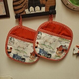 Red Farm-Themed Pot Holders